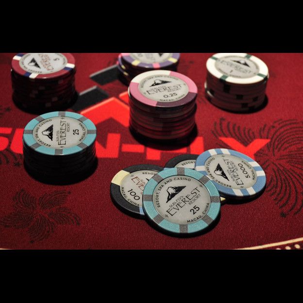 Phỉnh poker Everest